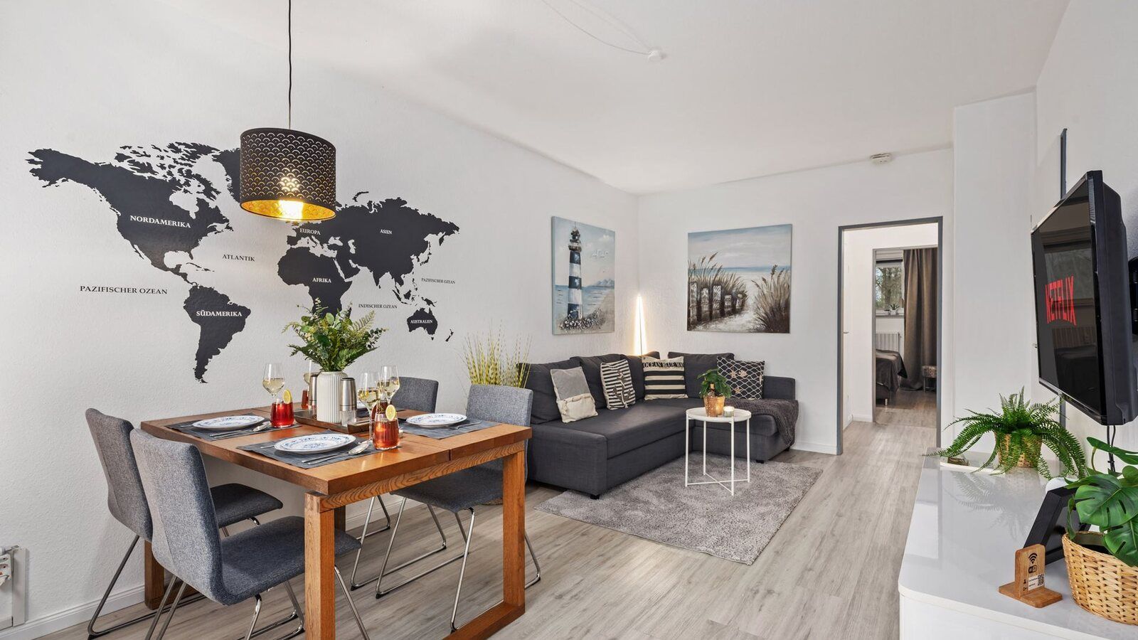 Wohn- und Essbereich der Ferienwohnung Grey Pearl in Büsum