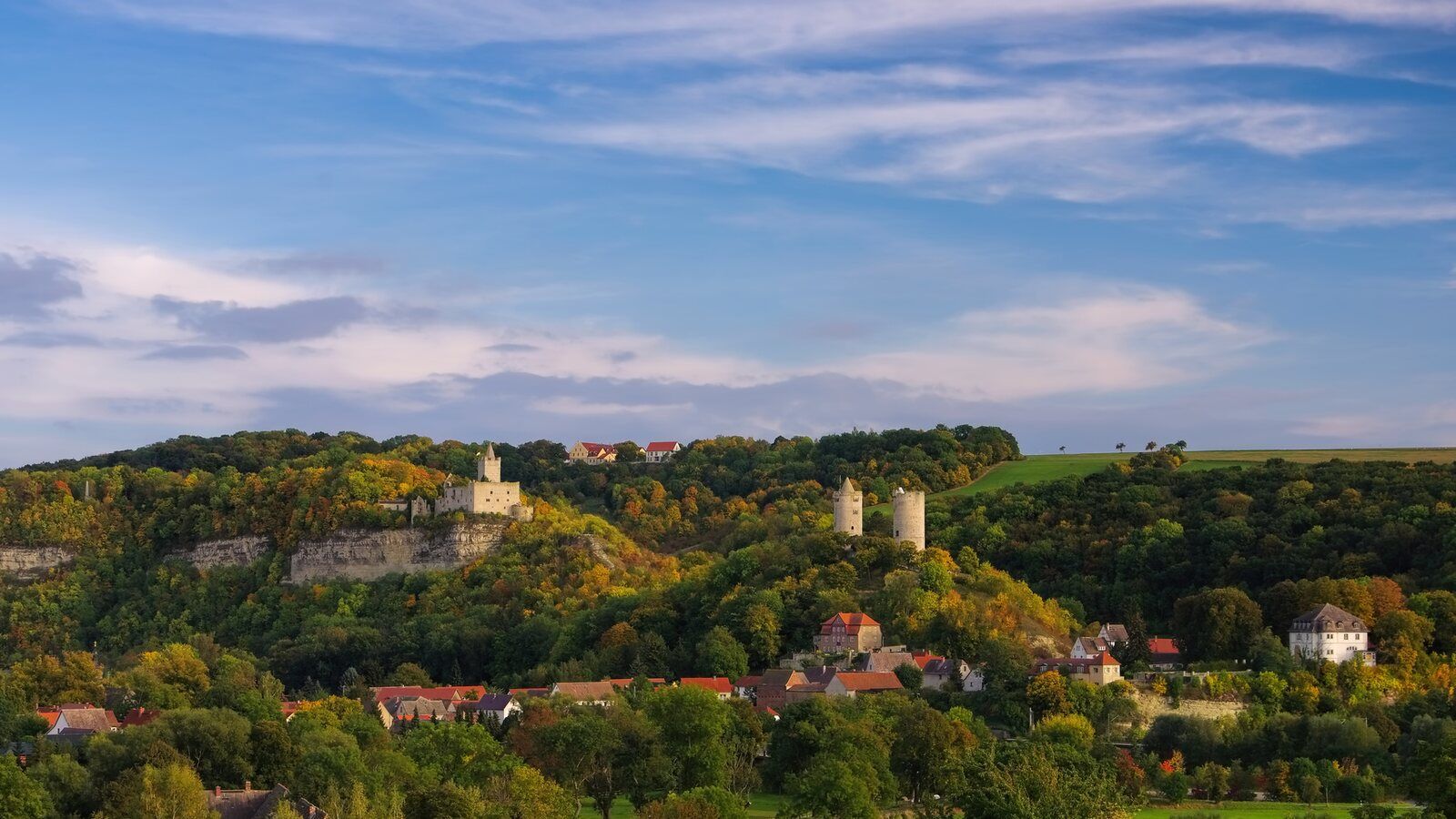 Blick über Naumburg und die umliegenden Weinberge